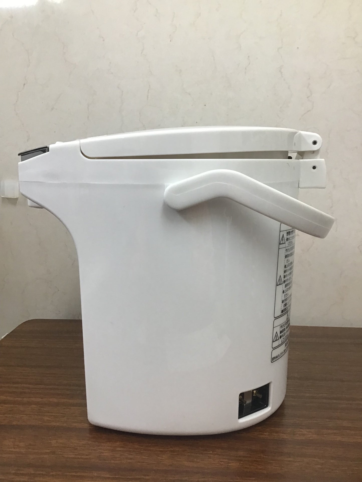 【深草店】 電気給油ポット　Peacak  wmj-22  2024年製