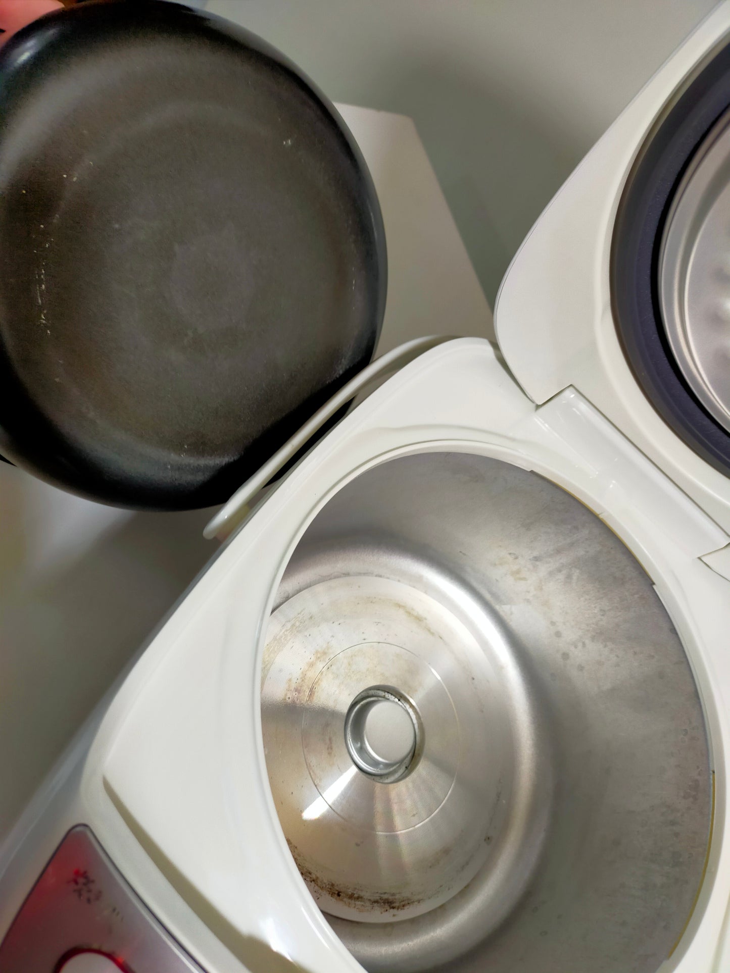 【サテライト】 炊飯器 タイガー 5.5合炊き JBH-G102-W  2024年製