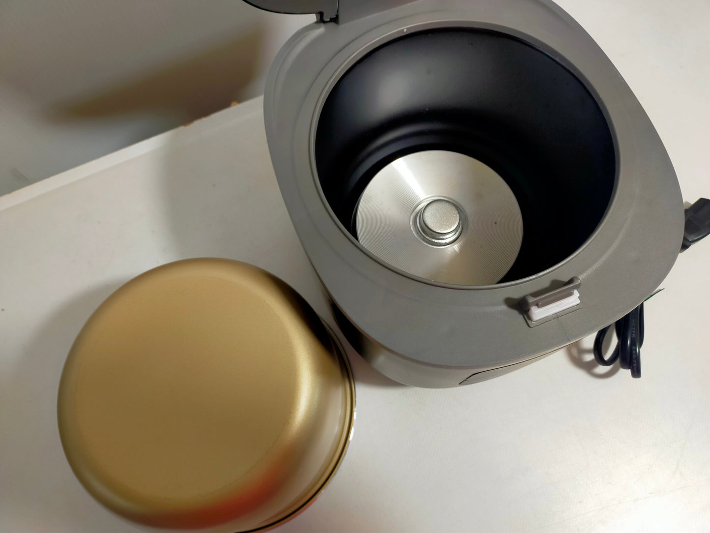【サテライト】 炊飯器 ヒロコーポレーション 3合炊き HK-CRC03  2024年製