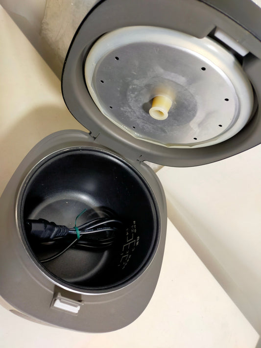 【サテライト】 炊飯器 ヒロコーポレーション 3合炊き HK-CRC03  2023年製