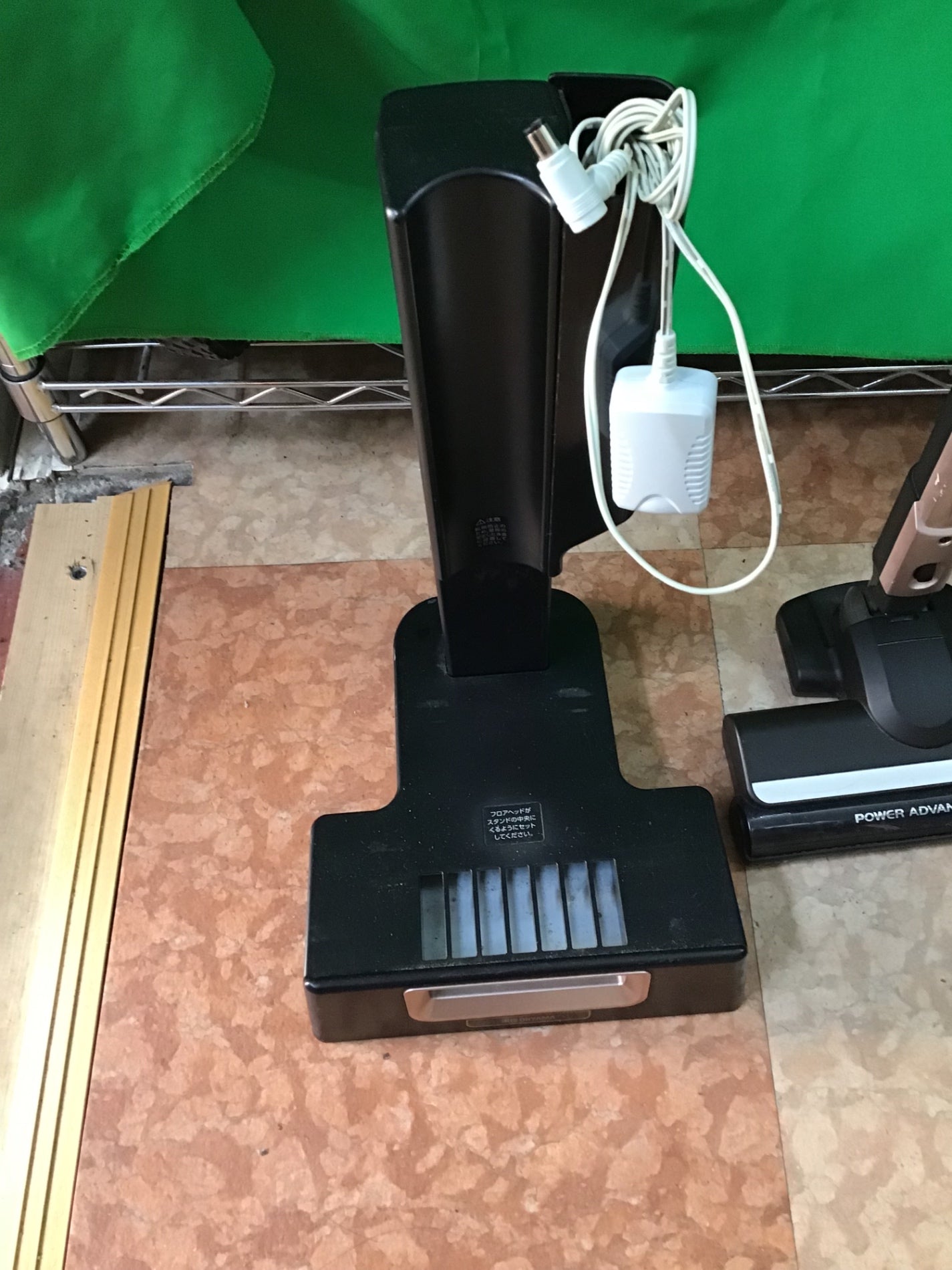 【深草店】 【掃除機+ダストパックセット】 アイリスオーヤマ 掃除機 紙パック式スティッククリーナー 軽量 1.6kg モップ付き KIC-SLDCP6  2020年製年製