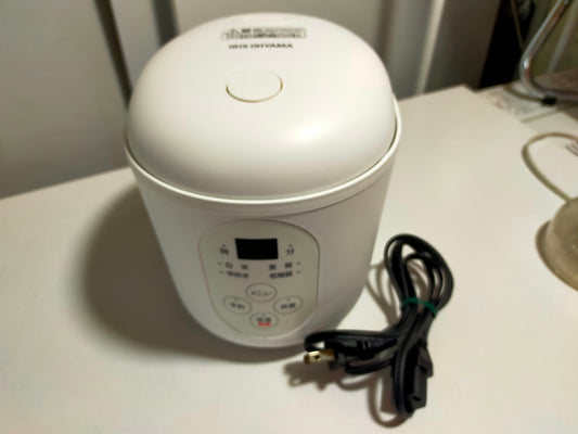 【サテライト】 炊飯器 アイリスオーヤマ 1.5合炊き RC-MF15-W  2022年製