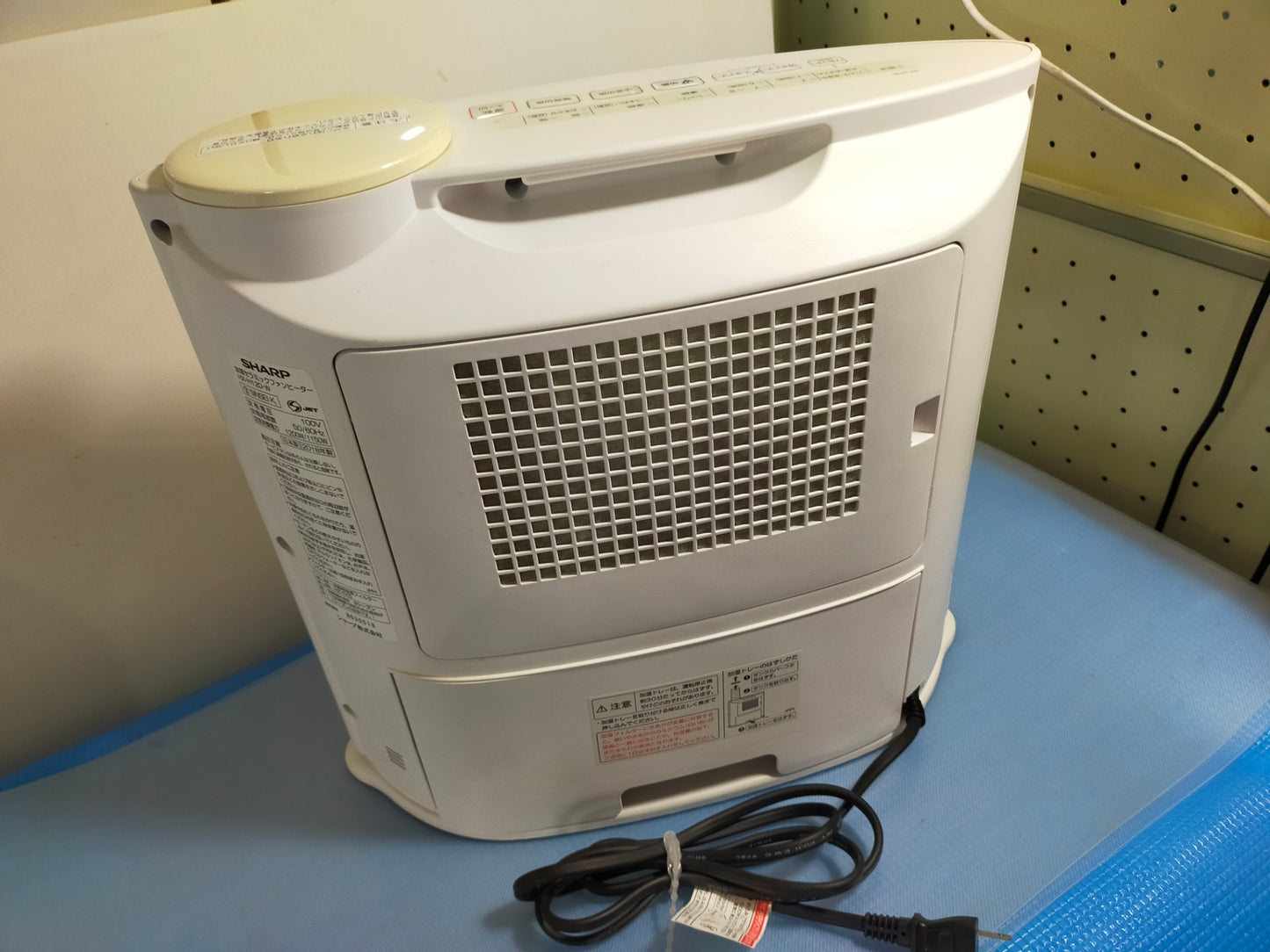 【サテライト】 シャープ プラズマクラスター搭載 加湿機能付 セラミックファンヒーター ホワイト HX-H120-W  2018年製