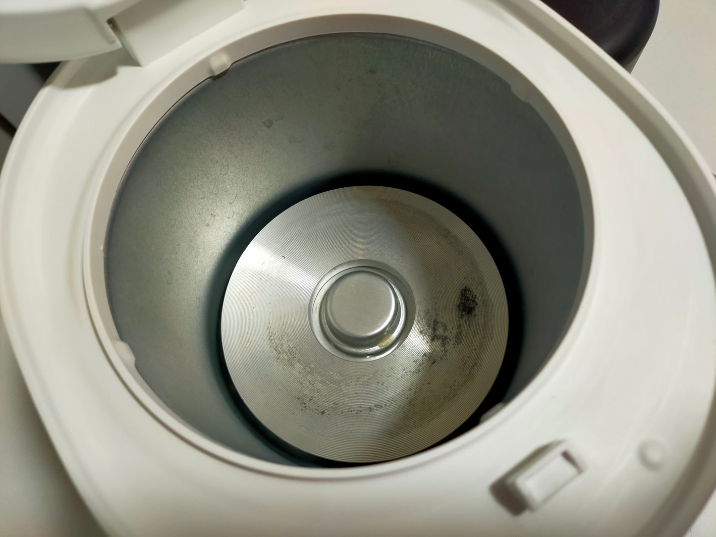 【サテライト】 炊飯器 アイリスオーヤマ 1.5合炊き RC-MF15-W  2022年製