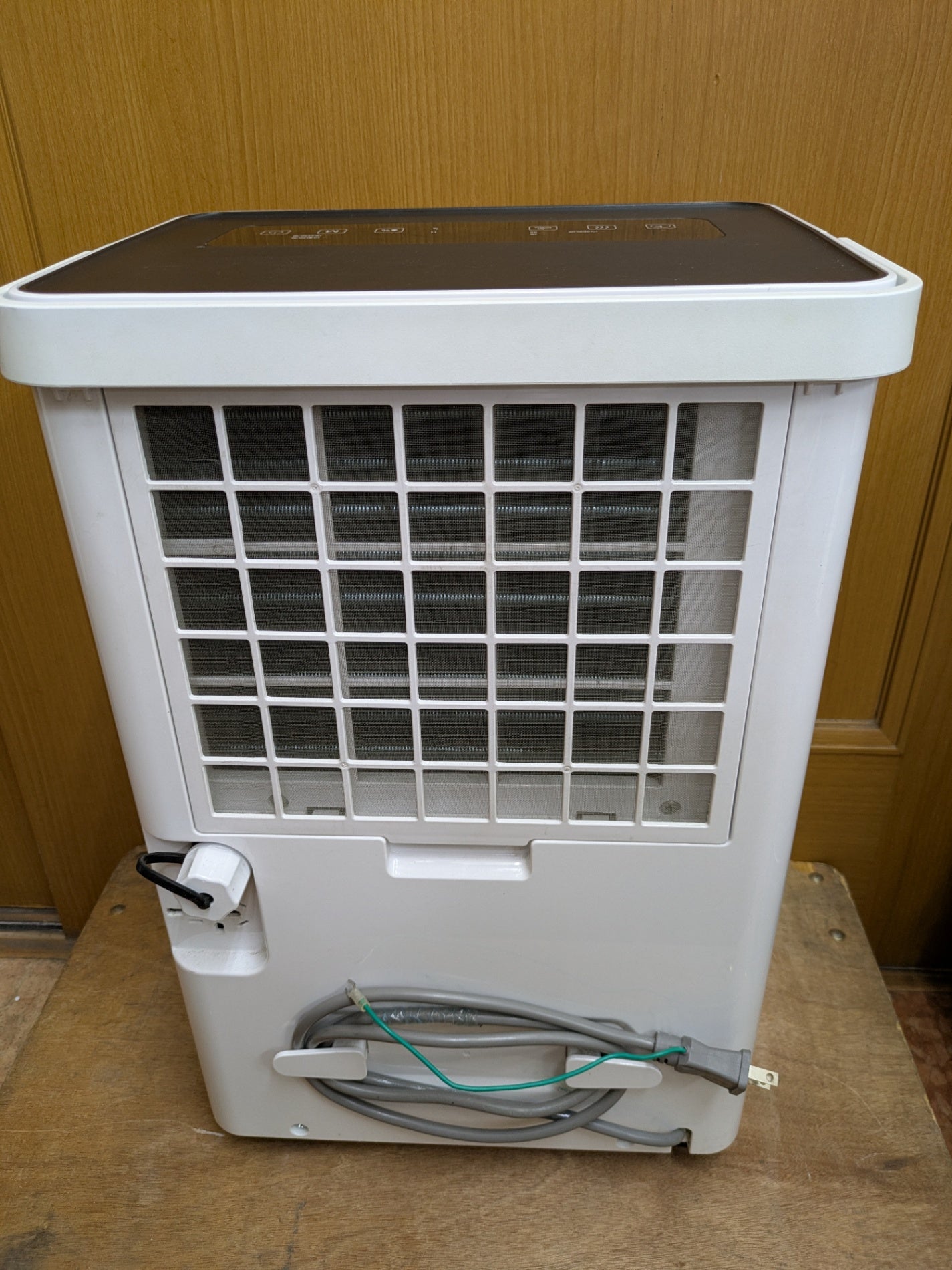 【倉庫保管】 iOCHOW C3 除湿機 除湿量16L/日(温度:27℃ 湿度:60％) 木造20畳・鉄筋40畳まで コンプレッサー式 衣類乾燥除湿機 内部乾燥機能 カビ防止 自動停止機能搭載 除湿器