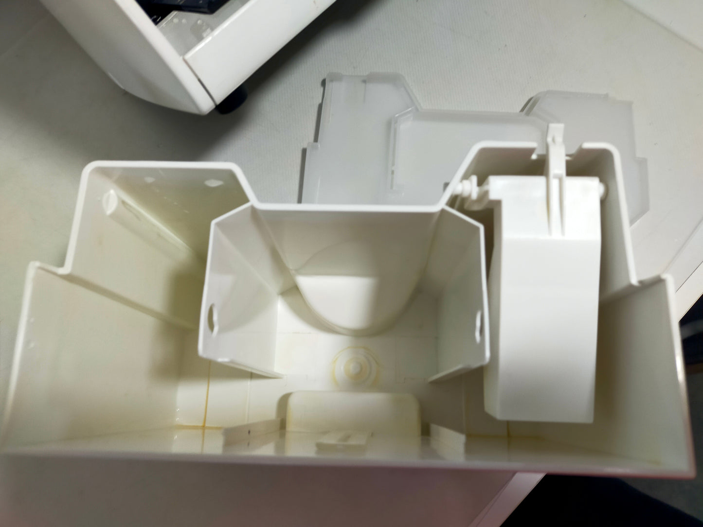【サテライト】 除湿器 アイリスオーヤマ コンプレッサー式 5.6L IJC-J56-W  2021年製