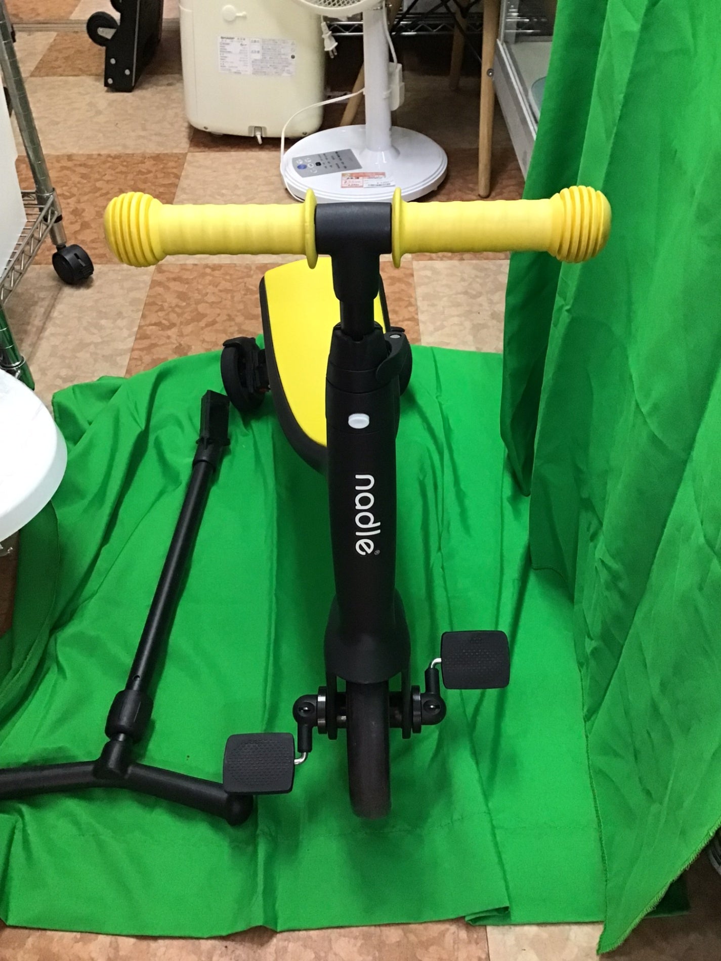 【深草店】 手押し三輪車　黄色