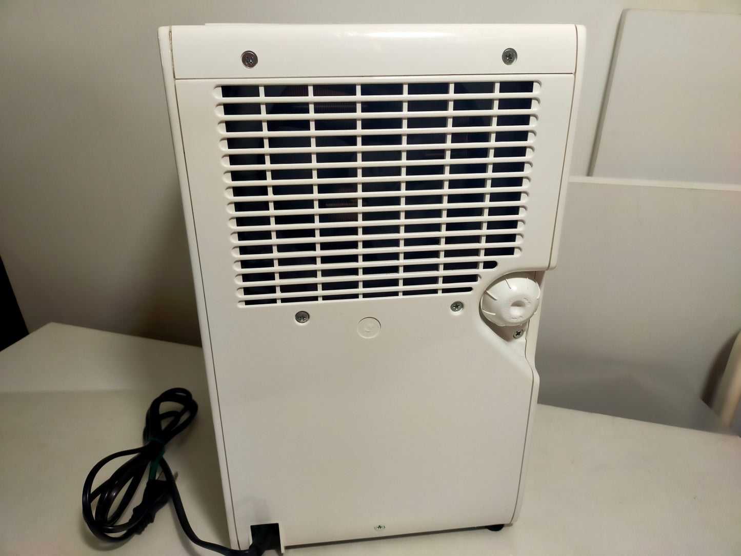 【サテライト】 除湿器 アイリスオーヤマ コンプレッサー式 5.6L IJC-J56-W  2021年製