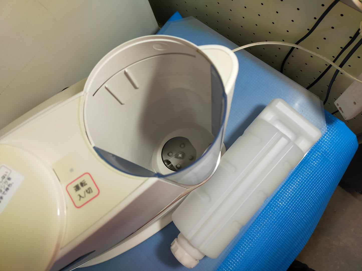 【サテライト】 シャープ プラズマクラスター搭載 加湿機能付 セラミックファンヒーター ホワイト HX-H120-W  2018年製