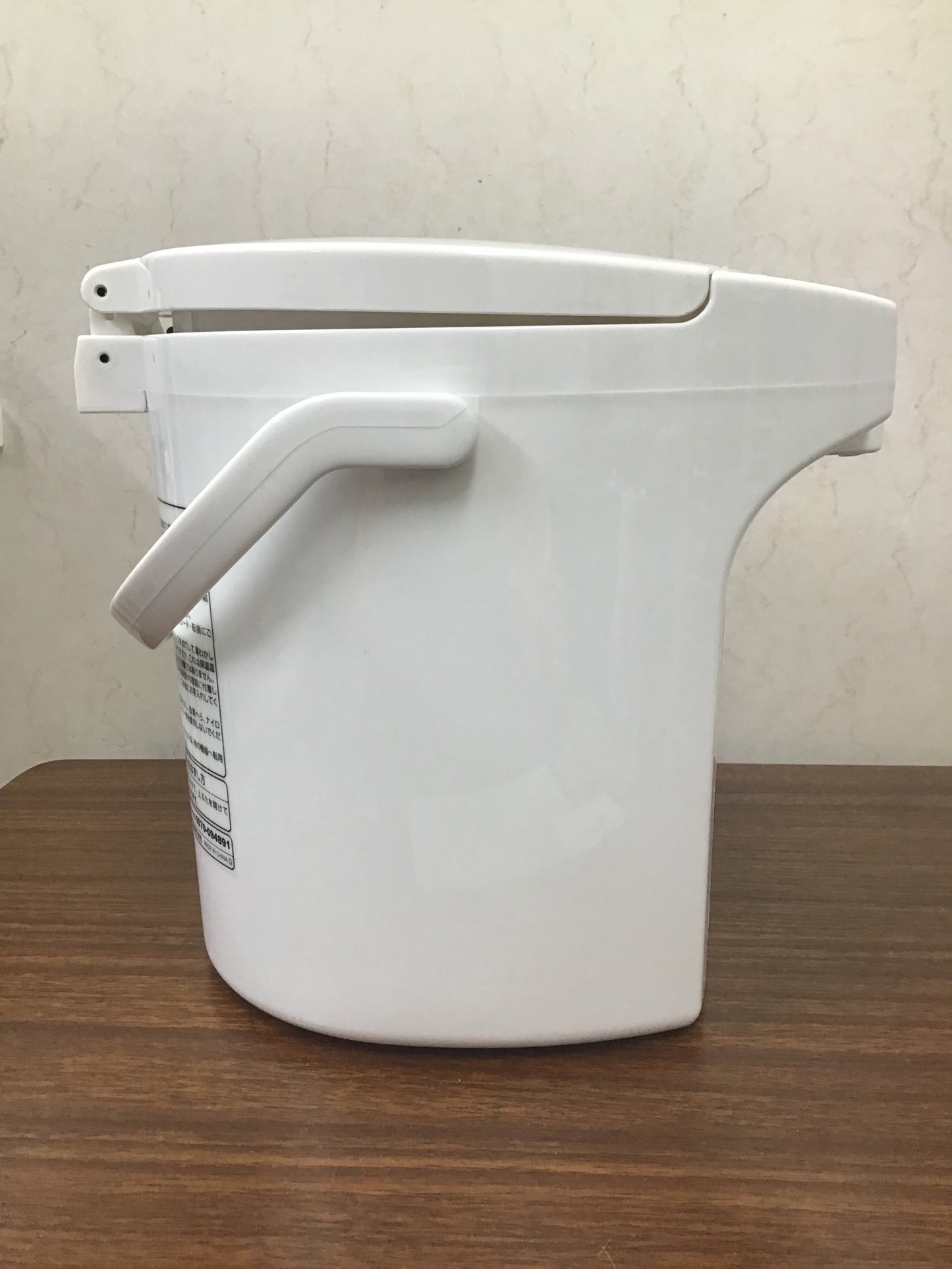 【深草店】 電気給油ポット　Peacak  wmj-22  2024年製