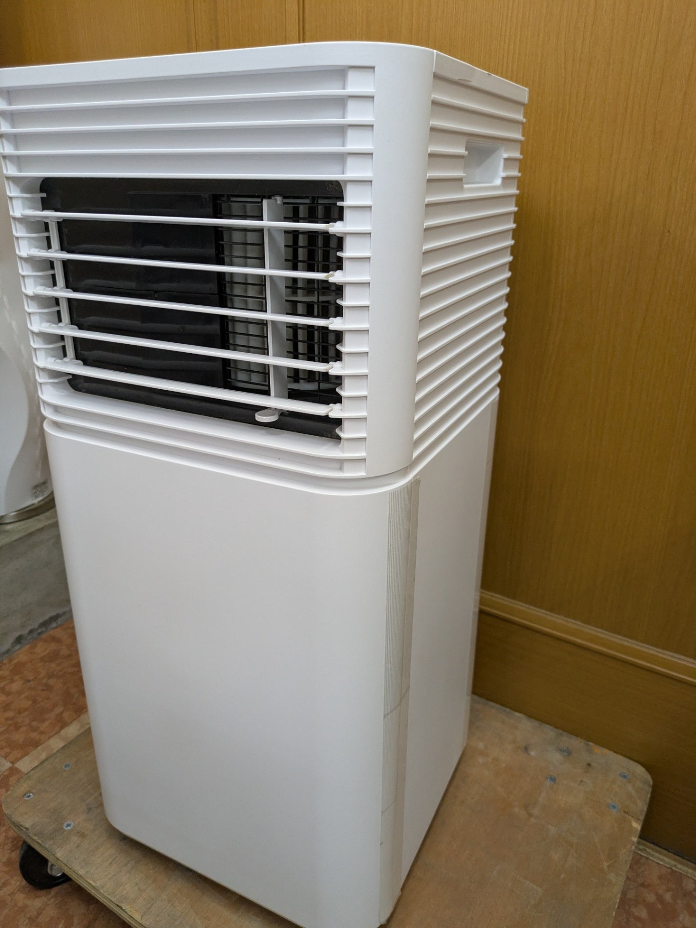 【深草店】 スポットクーラー　タンスのゲン　QL06  2024年製