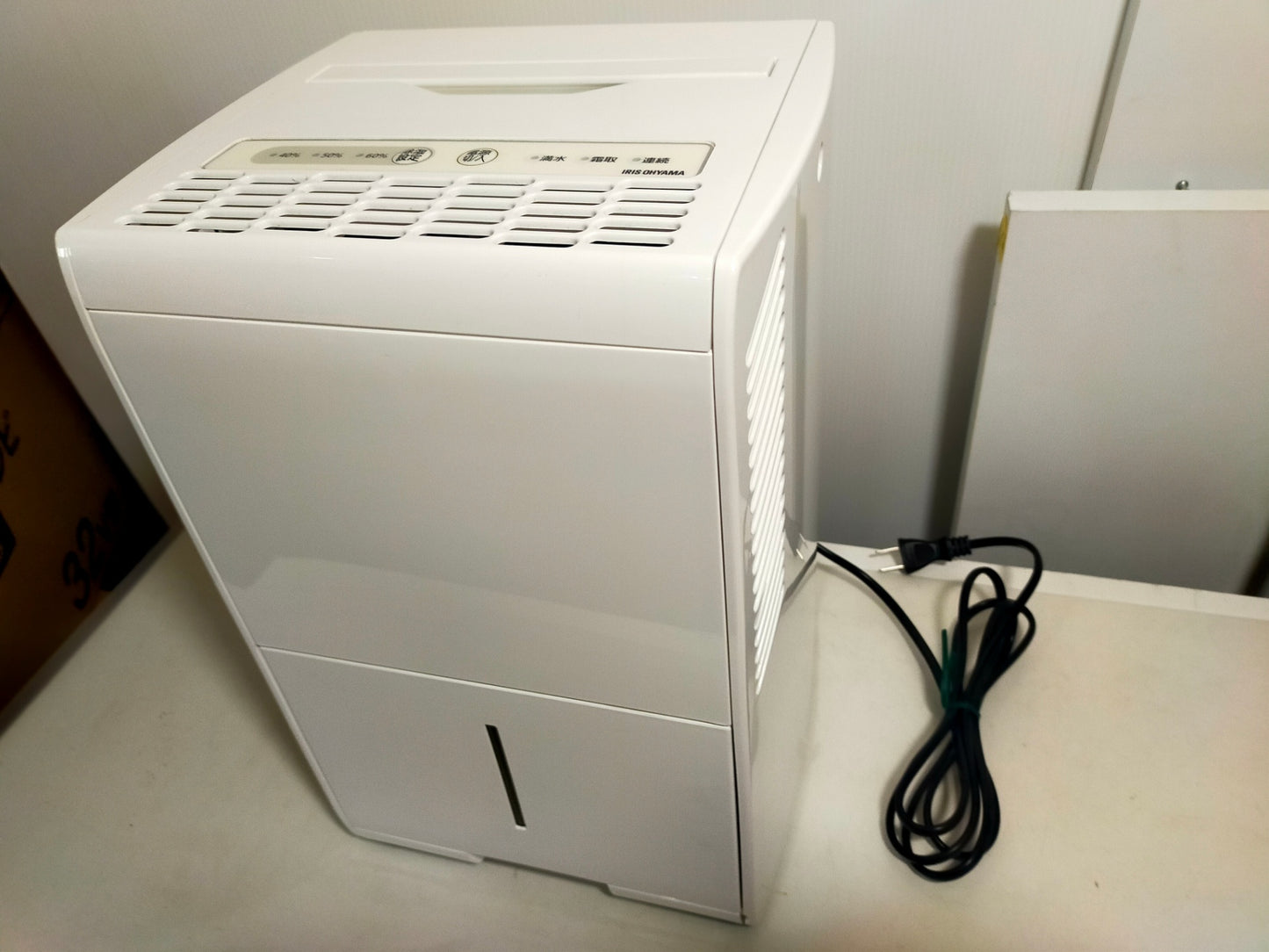 【サテライト】 除湿器 アイリスオーヤマ コンプレッサー式 5.6L IJC-J56-W  2021年製