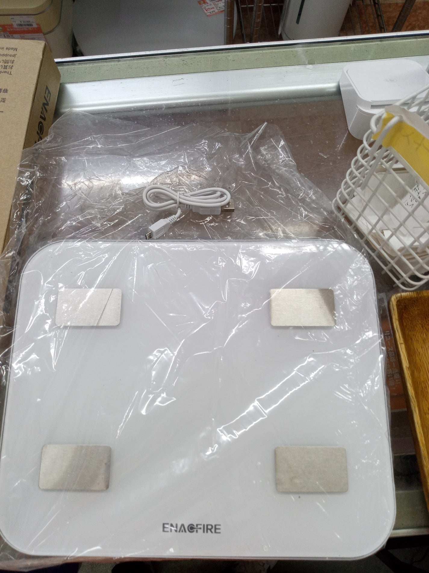 【深草店】 体重計 体脂肪・体組成計 USB充電式体重計 B EnacFire 乗るだけで電源ON 体重/体脂肪率/体水分率/推定骨量/基礎代謝量/BMI/など簡単測定・同期 iOS/Androidアプリで 健康管理・肥満予防・体重管理  ヘルスケア・Fitbit・Google Fitと連携 (ホワイト)
